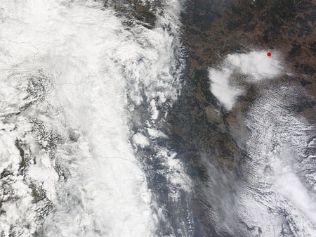 Fot. 1: Chmury i mgła nad Smoleńskiem (czerwony punkt), 10 kwietnia, 9.00 czasu polskiego.