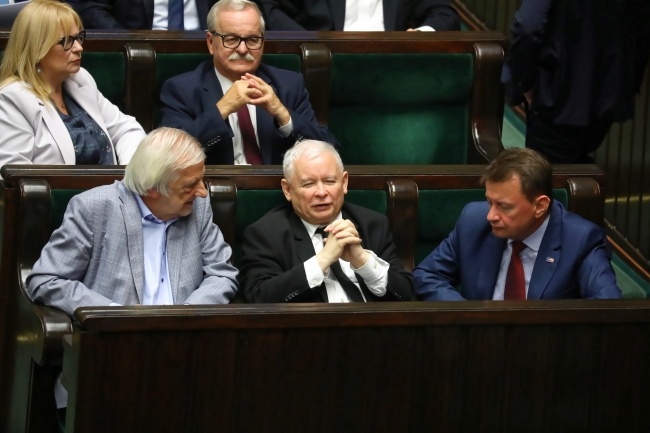 Wicemarszałek Sejmu Ryszard Terlecki, prezes PiS Jarosław Kaczyński, minister obrony narodowej Mariusz Błaszczak, fot. PAP/Tomasz Gzell