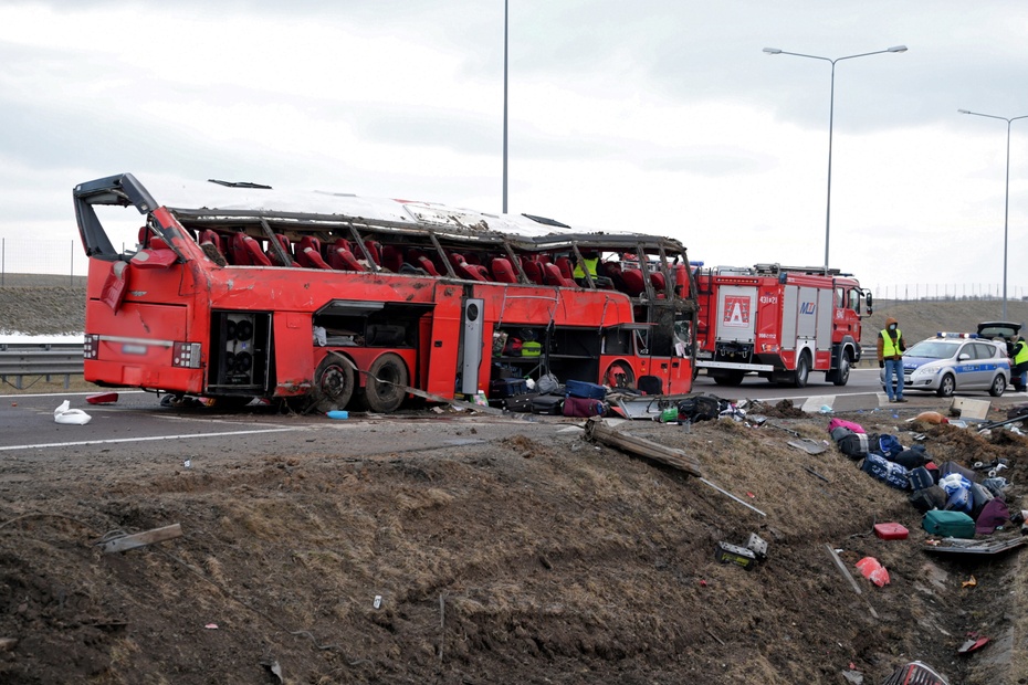 Groźny wypadek autobusu na A4. Fot. PAP/Darek Delmanowicz
