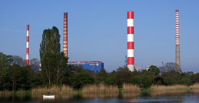 Elektrociepłownia Siekierki w Warszawie. Fot. CLI - GFDL/ Wikipedia