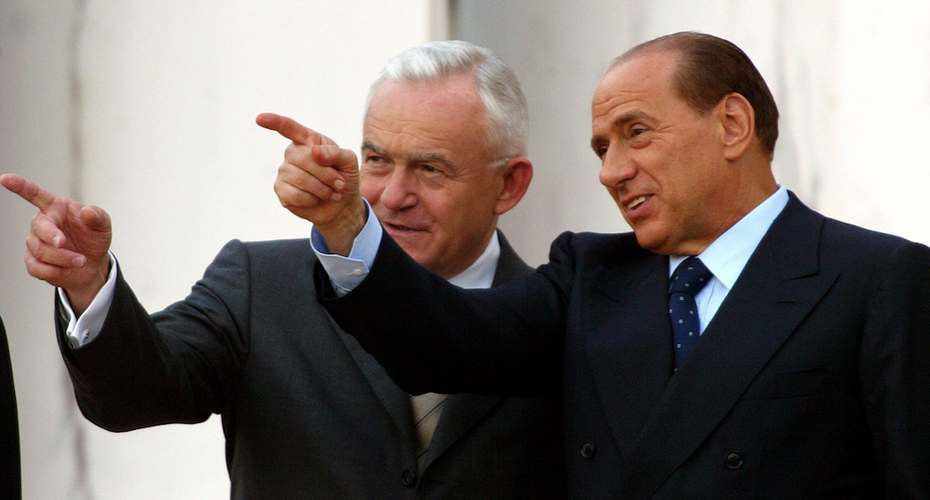 Leszek Miller i Silvio Berlusconi. Fot. EPA/CLAUDIO ONORATI
