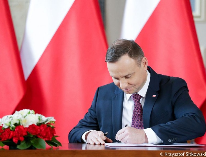 Stało się, prezydent podpisał. Ponad 9 mln Polaków otrzyma wspaniały prezent