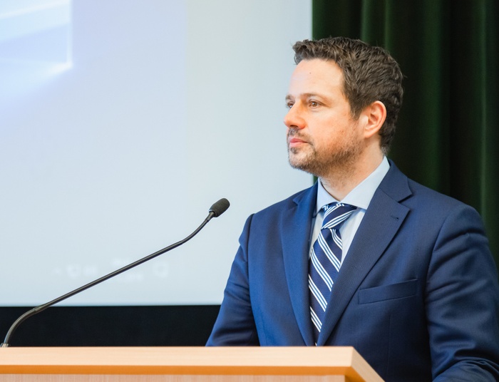 Trzaskowski w USA. W CNN opowiadał, jak Warszawa radzi sobie z uchodźcami