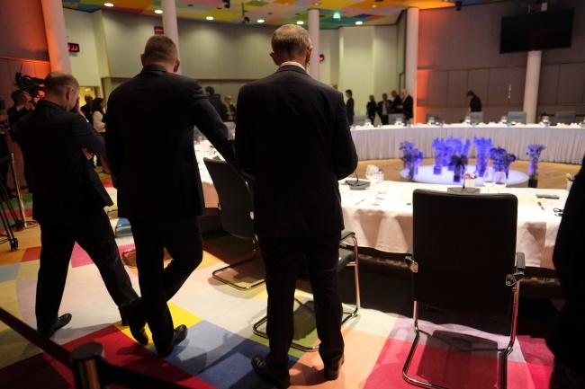 Impas w Brukseli. Przywódcy unijni nie mogą się porozumieć w sprawie obsady stanowisk instytucji unijnych, fot.  	PAP/EPA/OLIVIER HOSLET