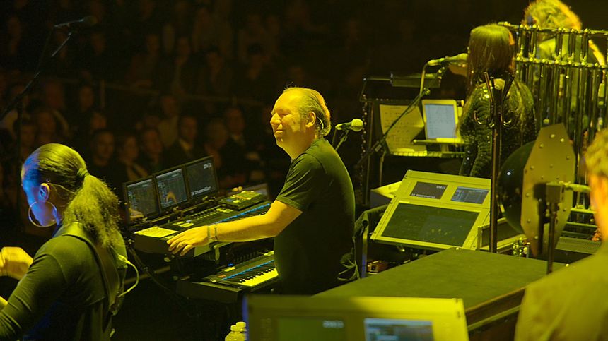 Kadr z koncertu "Hans Zimmer Live In Prag".