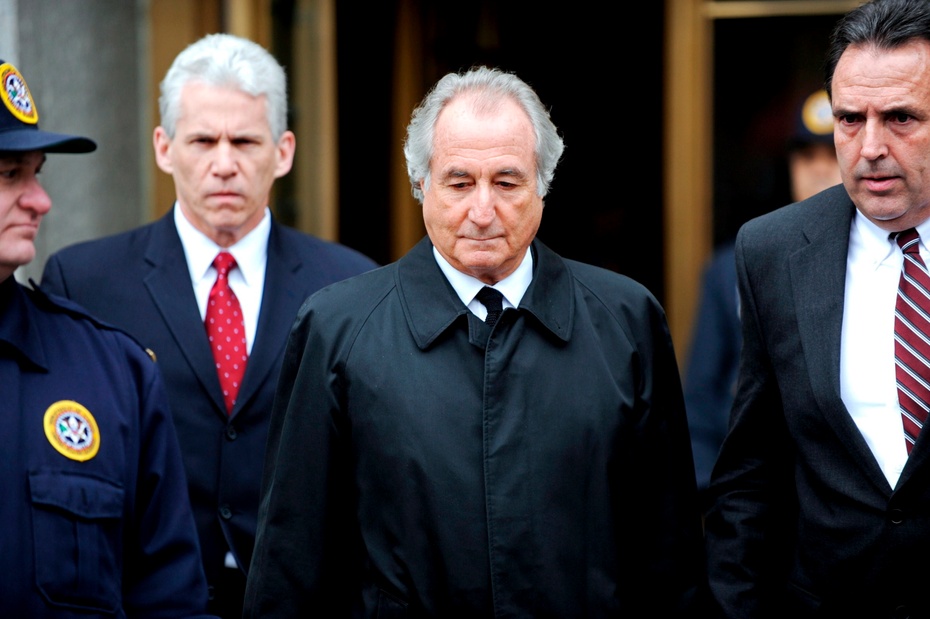 Bernie Madoff (w środku). Fot. PAP/EPA