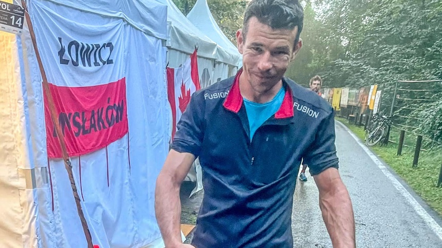 Adrian Kostera utrzymuje się na drugiej pozycji w dziesięciokrotnym Ironmanie. (fot. Instagram)