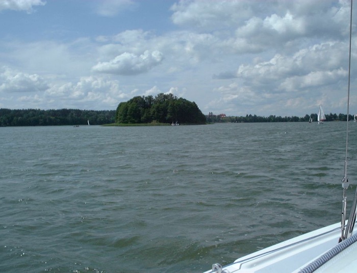 Tragedia na Mazurach. Wypadli z motorówki, poszukiwania dziecka zakończone