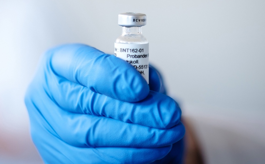 Szczepionka Pfizer na koronawirusa. Fot. PAP/EPA