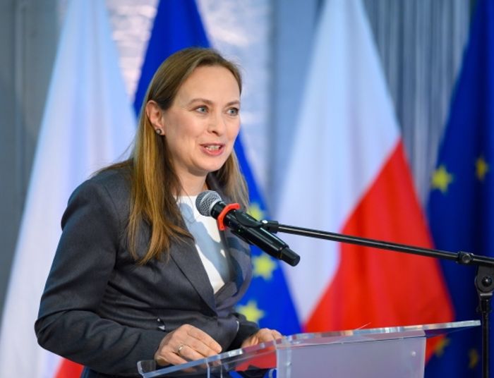 Rząd podniesie wiek emerytalny? Szokujące słowa minister funduszy i polityki regionalnej