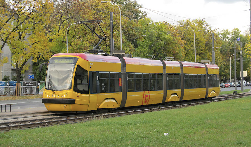 W Warszawie na wiadukcie przy Dworcu Gdańskim miał miejsce atak na tramwaj i autobus. Źródło: flickr.com, Janusz Jakubowski, CC BY 2.0