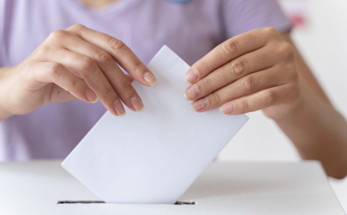 Kamraci mieli fałszować głosy w wyborach. Prokuratura umarza śledztwa