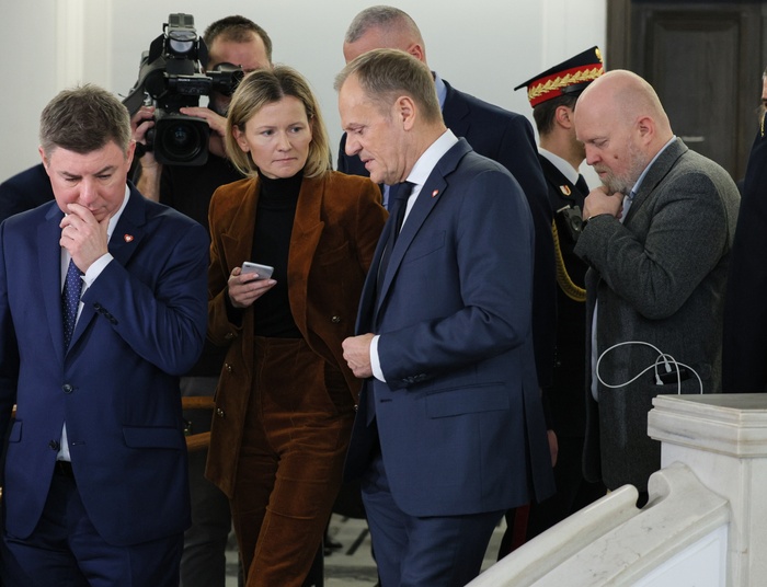 Pojedynek Morawieckiego z Tuskiem. Na razie w mediach społecznościowych