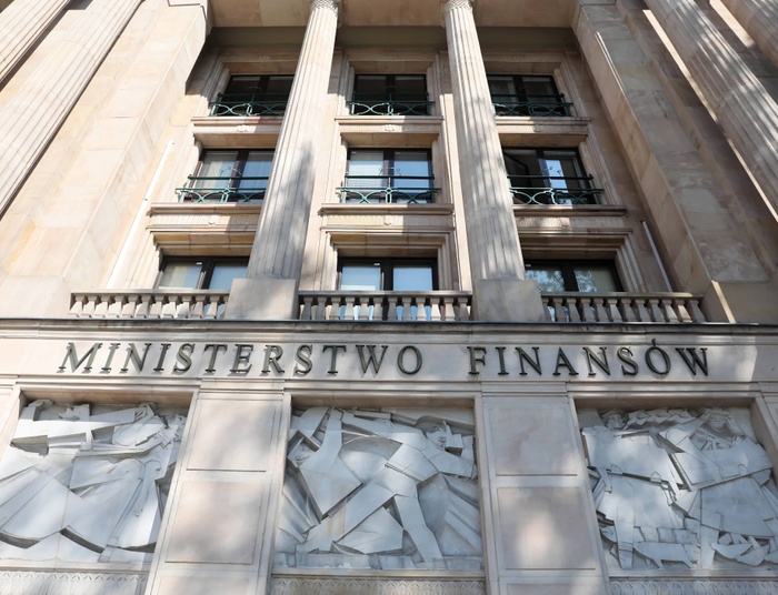 Wiele szumu o nic? Ministerstwo Finansów ujawniło dane o nagrodach dla pracowników