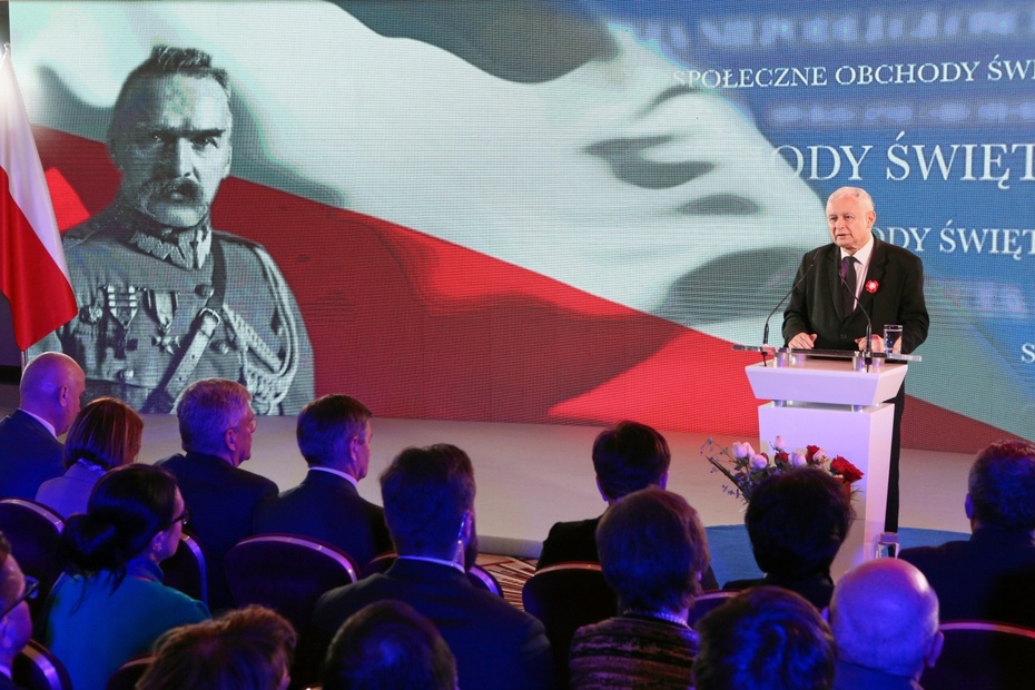 Jarosław Kaczyński przemawia w hotelu Sheraton, fot. PAP/Stanisław Rozpędzik