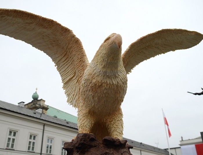 Jak czekoladowy orzeł zagnieździł się w apolitycznej Trójce, czyli kronika wypadków