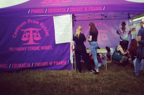Namiot Centrum Praw Kobiet na festiwalu Pol’and’Rock. Źródło: Instagram/CPK