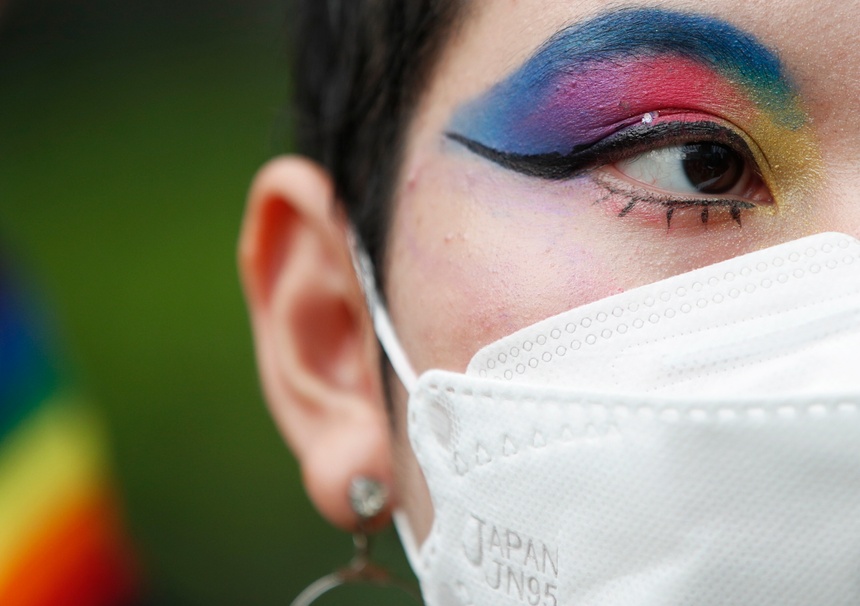 Międzynarodowy Dzień Przeciw Homofobii, Transfobii i Bifobii jest obchodzony co roku 17 maja. Źródło: PAP/EPA/RUNGROJ YONGRIT