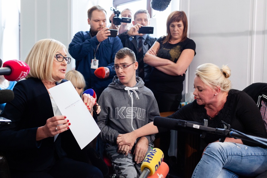 Spotkanie z niepełnosprawnymi ws. porozumienia. fot.PAP/Adam Guz