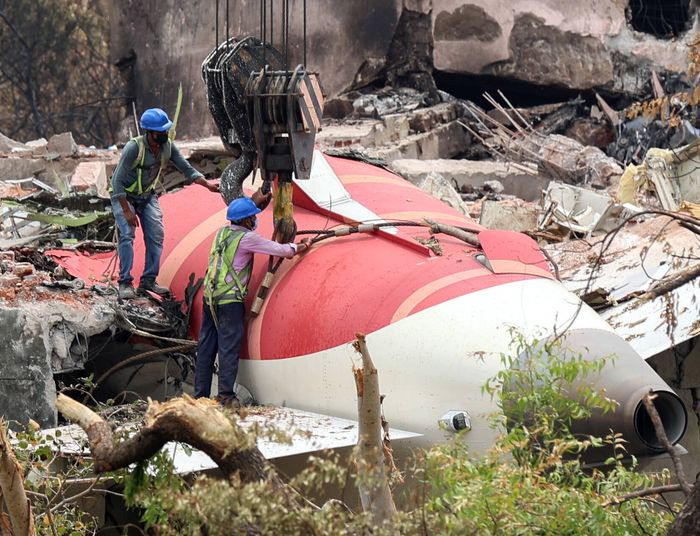 Zginęli prawie wszyscy na pokładzie. Poznaliśmy wstępny raport ws. katastrofy lotniczej