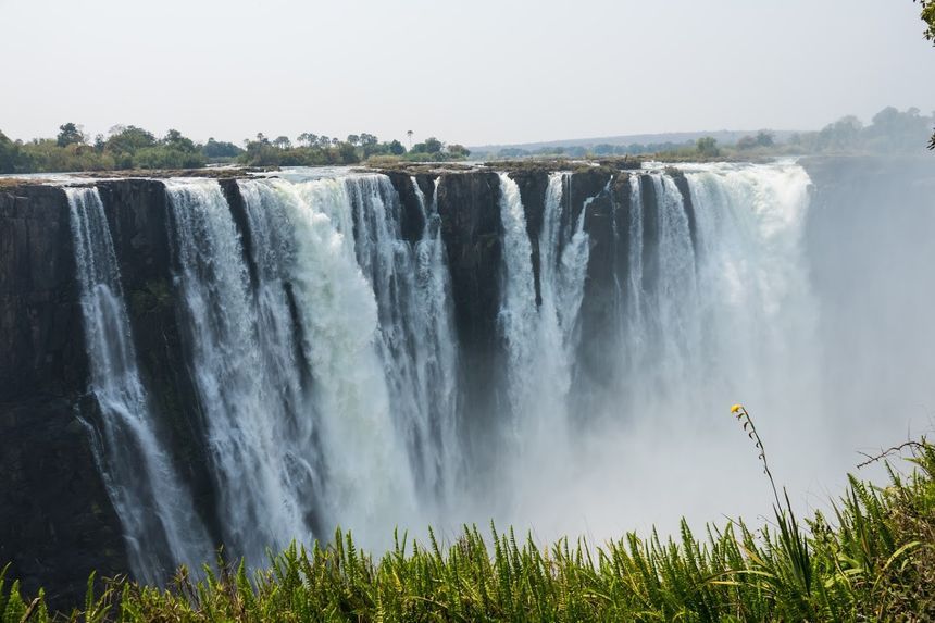 Widok z Zimbabwe na wodospad Wiktorii