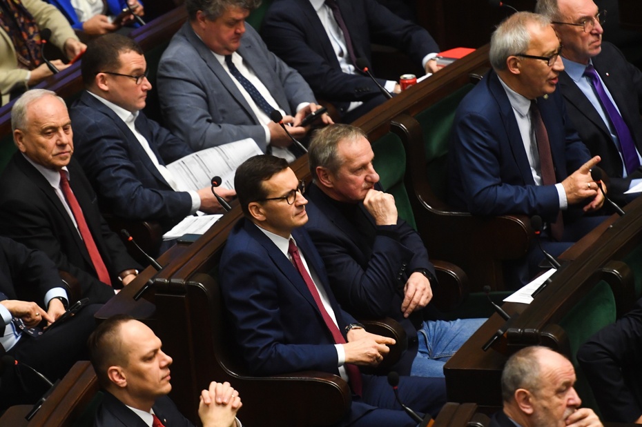 Premier Mateusz Morawiecki (4P) na sali obrad w Sejmu w Warszawie. fot. PAP/Piotr Nowak