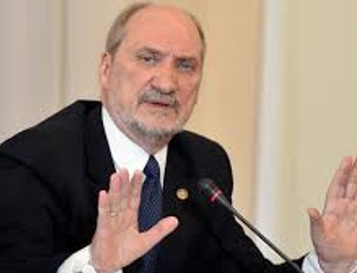 Macierewicz kozłem ofiarnym rządowej rekonstrukcji?