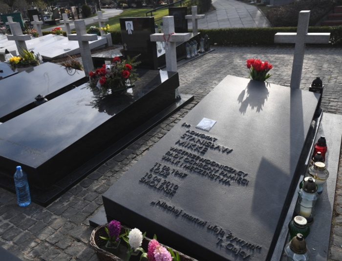 Ekshumacja kolejnej ofiary smoleńskiej. MON stworzy wirtualnego Tupolewa