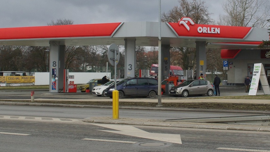 Orlen wyjaśnia, dlaczego ceny paliw są coraz wyższe. (fot. Flickr/Babij)
