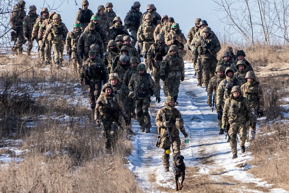 Szkolenie dla ukraińskich żołnierzy. Minął rok od inwazji Rosji  Fot. PAP/Mykola Kalyeniak