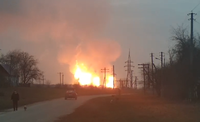 Na polu gazowym w Urengoju w Rosji wybuchł ogromny pożar. Gazprom informuje, że sytuacja została opanowana. (fot. The Kiev Independent)