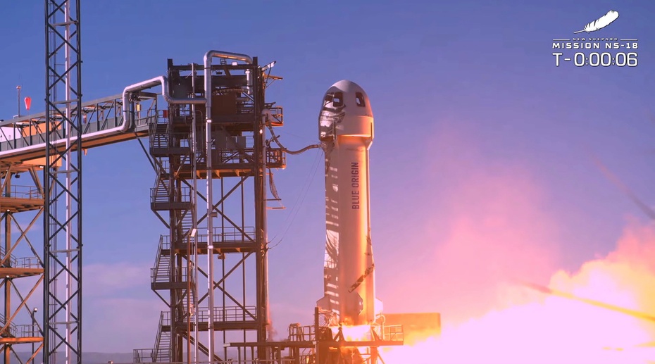 Start rakiety z Williamem Shatnerem na pokładzie kapsuły. Fot. PAP/EAP