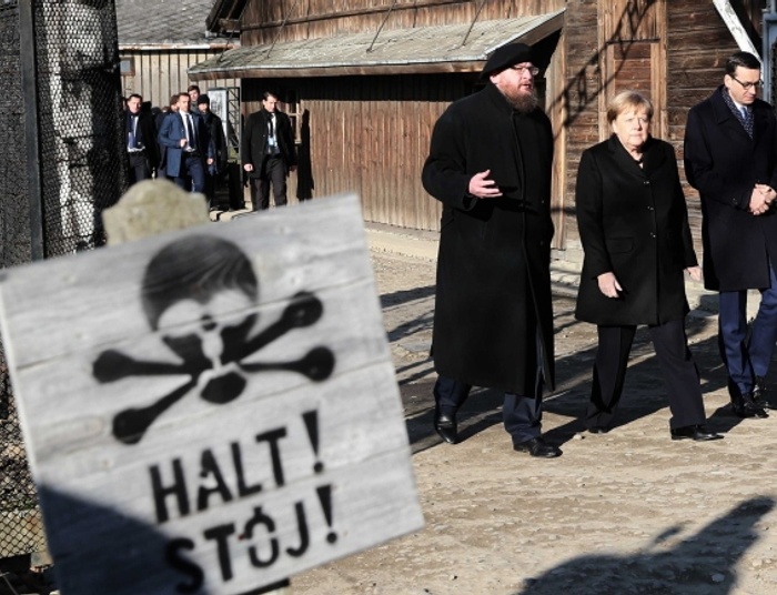 Angela Merkel i Mateusz Morawiecki w obozie Auschwitz-Birkenau