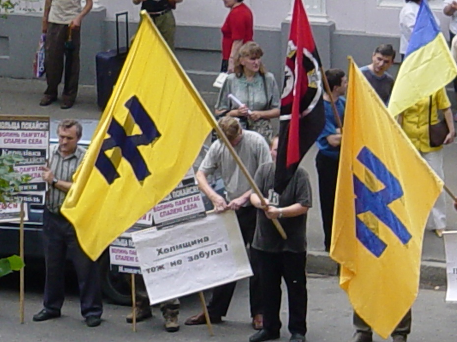 Kijów 2004 manifestacja zwolenników OUN-UPA     autor. Black Pug