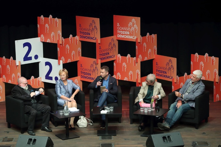 Jarosław Kuźniar prowadził debatę w Europejskim Centrum Solidarności. Fot. gdańsk.pl