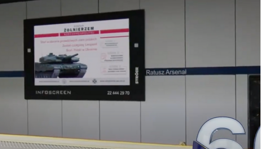 Rosyjskie media pokazują nagranie z warszawskiego metra, przedstawiające rzekomą kampanię zachęcającą do "obrony Polski w Ukrainie". (fot. YouTube)