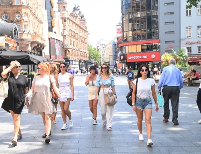 Eksperyment w Anglii. Zniesiono obostrzenia mimo wysokiej liczby zakażeń Covid-19