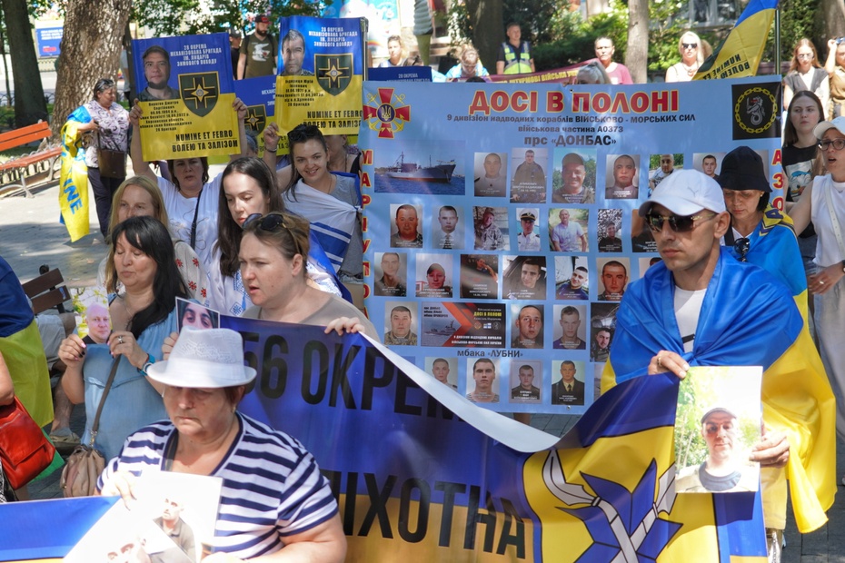 Odessa, wiec krewnych  jeńców wojennych, przetrzymywanych przez Rosję. Zdaniem  naszego rozmówcy władze Ukrainny  llekceważą nie tylko Polskę, ale też własny narów i żołnierzy  na  froncie Fot. PAP/Alena Solomonova