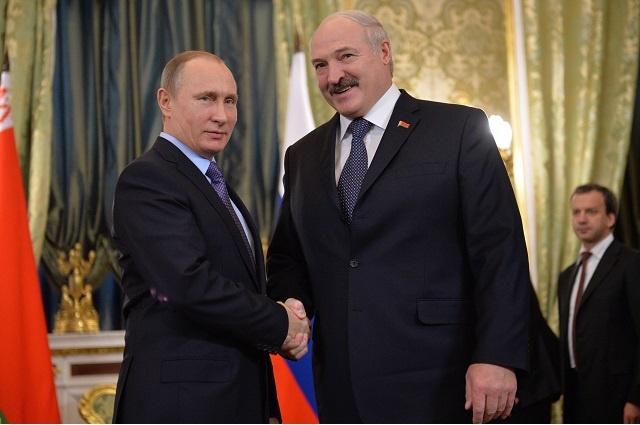 Alaksandr Łukaszenka z Władimirem Putinem. Fot. PAP