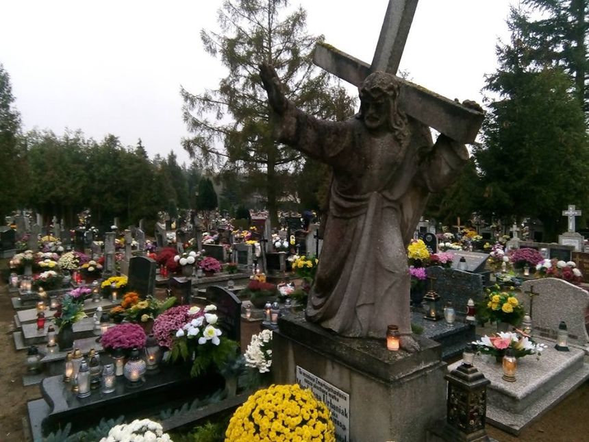 Dzień Zaduszny na cmentarzu komunalnym w Więcborku