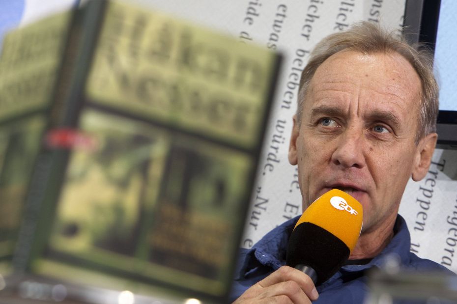 na zdjęciu: pisarz Hakan Nesser na spotkaniu z czytelnikami. fot. Arno Burgi/PAP/DPA.