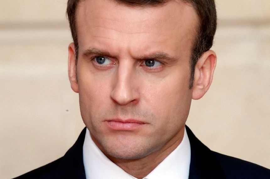 Emanuel Macron grozi, ambasador próbuje tłumaczyć