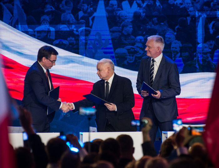 PiS przebił nawet komunę! Pisane w 30. rocznicę "odejścia" PZPR.