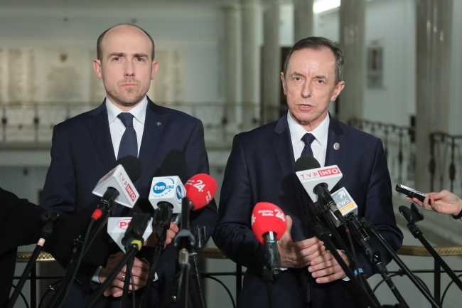 Przewodniczący PO Borys Budka (L) oraz marszałek Senatu RP Tomasz Grodzki (P). Fot. PAP/Paweł Supernak