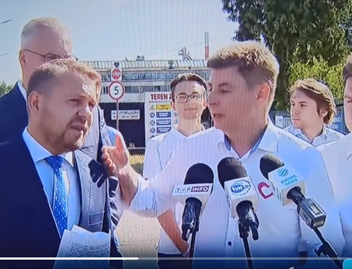 Awantura w Wołominie. Politycy PiS odpowiadają PO coraz ostrzej