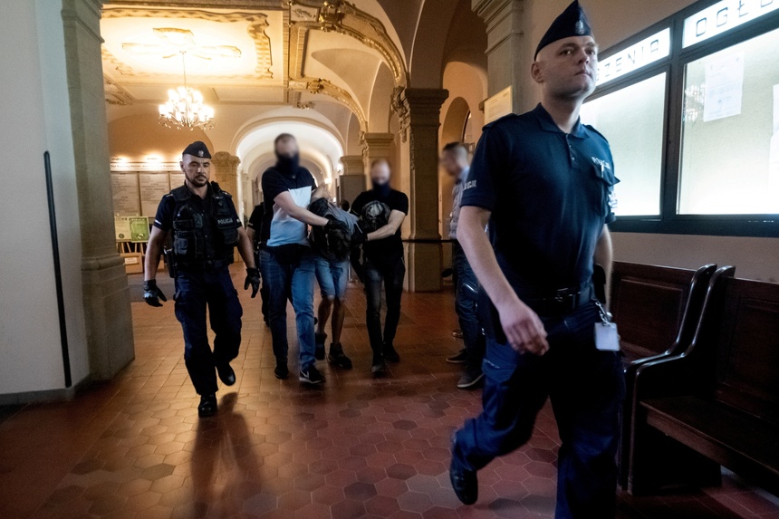 Aresztowani biorący udział w porwaniu 14-latki w Poznaniu usłyszeli zarzuty. (fot. PAP)
