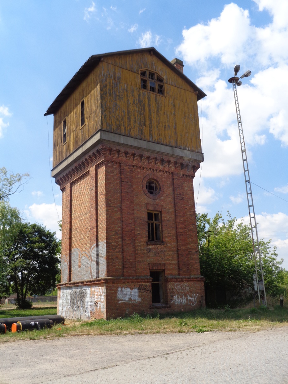 Stara wieża wodna przy stacji W Płońsku