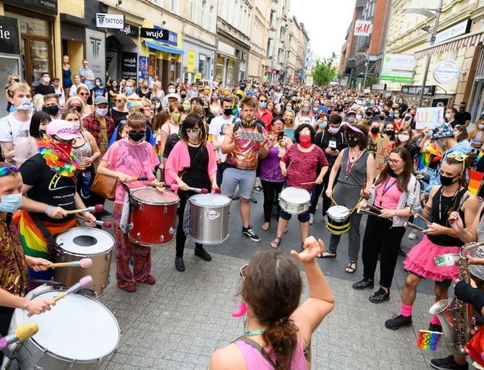 Ktoś z premedytacją wyciąga polskie dzieci na ulice