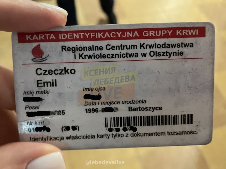 Dokument krwiodawstwa Emila Czeczki, pokazany przez reżimowe media na Białorusi. Fot. Twitter/Biełsat