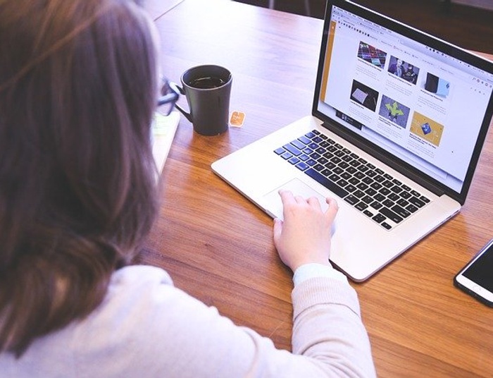 Fake newsy  w demokracji.A ja uciekam stąd...